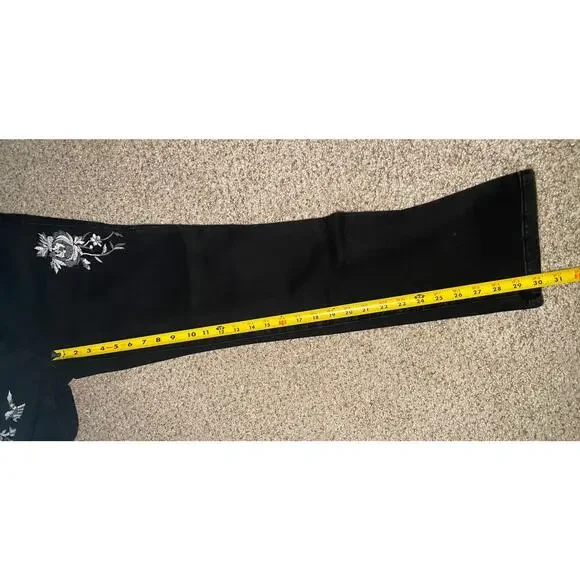 St. John's Bay - Black Straight Leg Jeans - Size 8 - Picture 6 of 10